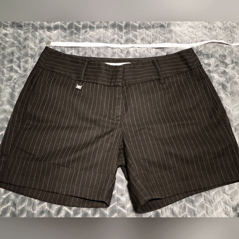 5/30$ Y2K women's size 6 Makers Of True Originals pin stripe shorts